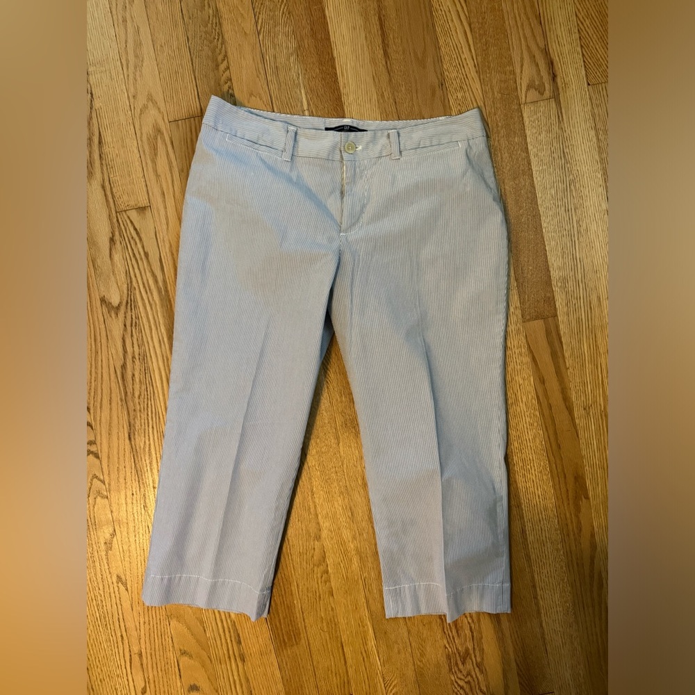 Gap blue and white stripped cropped pant in size 14